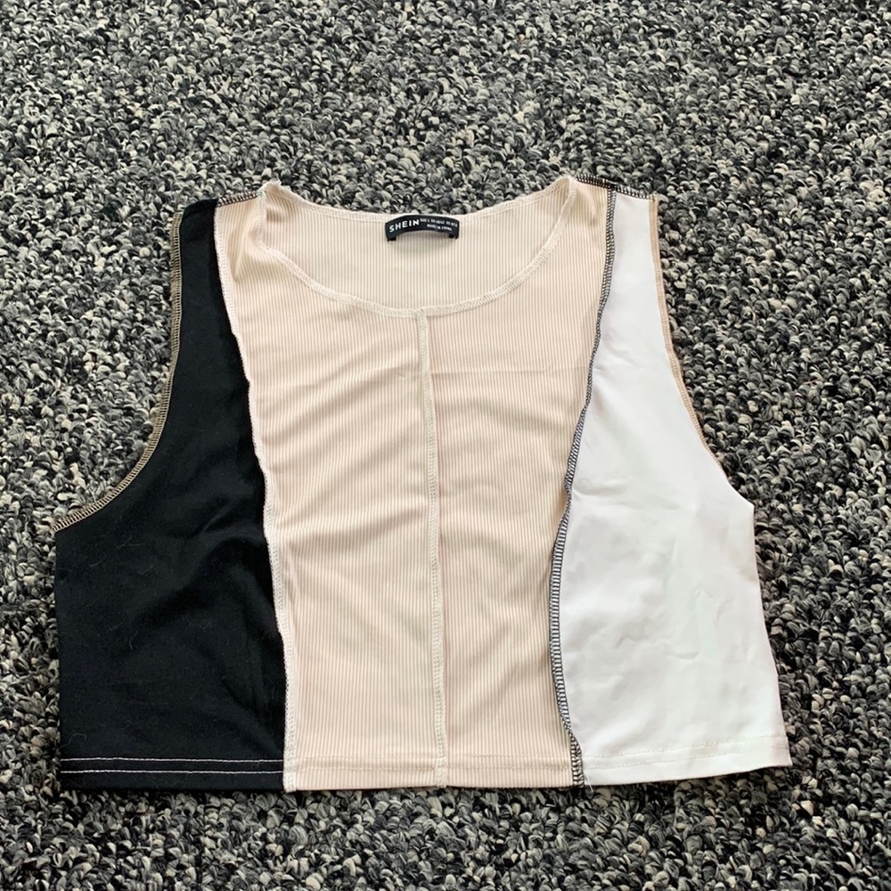Cute crop top!